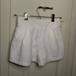 Girl’s white linen Gap shorts